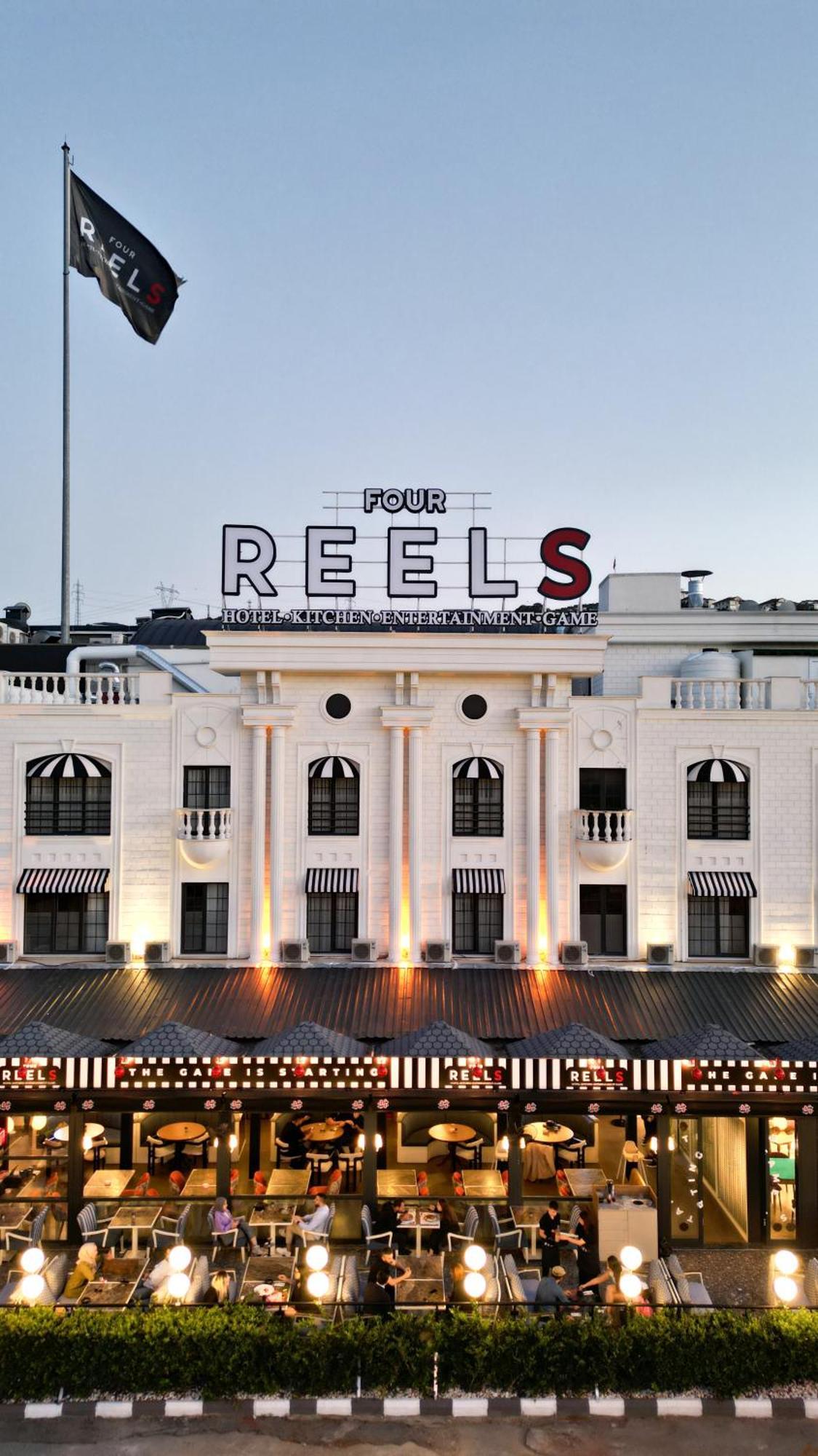 Four Reels Hotel Serdivan Екстериор снимка