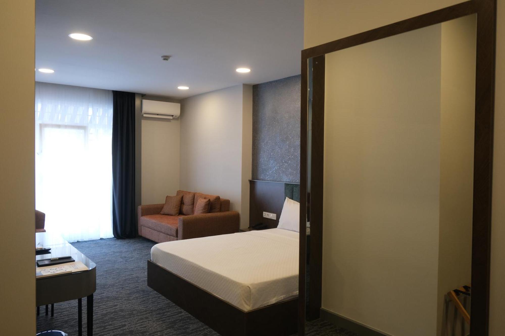 Four Reels Hotel Serdivan Стая снимка