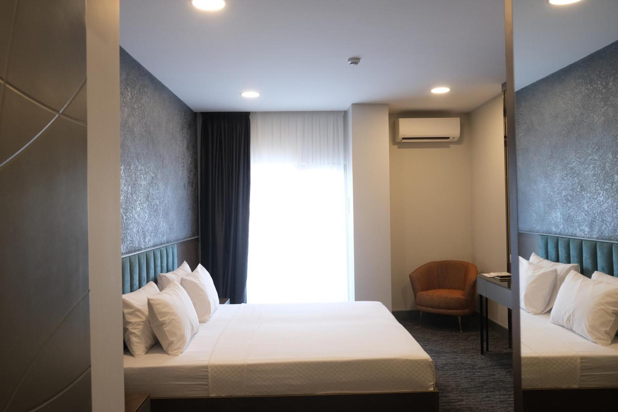 Four Reels Hotel Serdivan Стая снимка