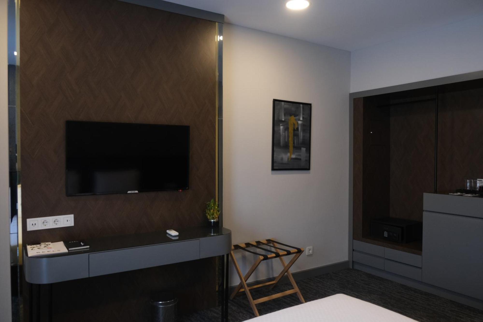 Four Reels Hotel Serdivan Стая снимка